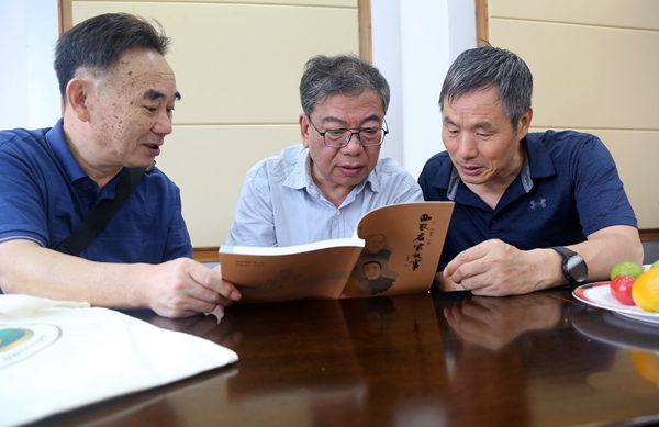 4再忆学校先贤_副本.jpg